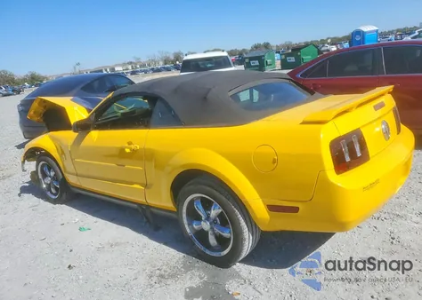 2005 Ford Mustang z USA, uszkodzony, nr VIN 1ZVFT84N655216836